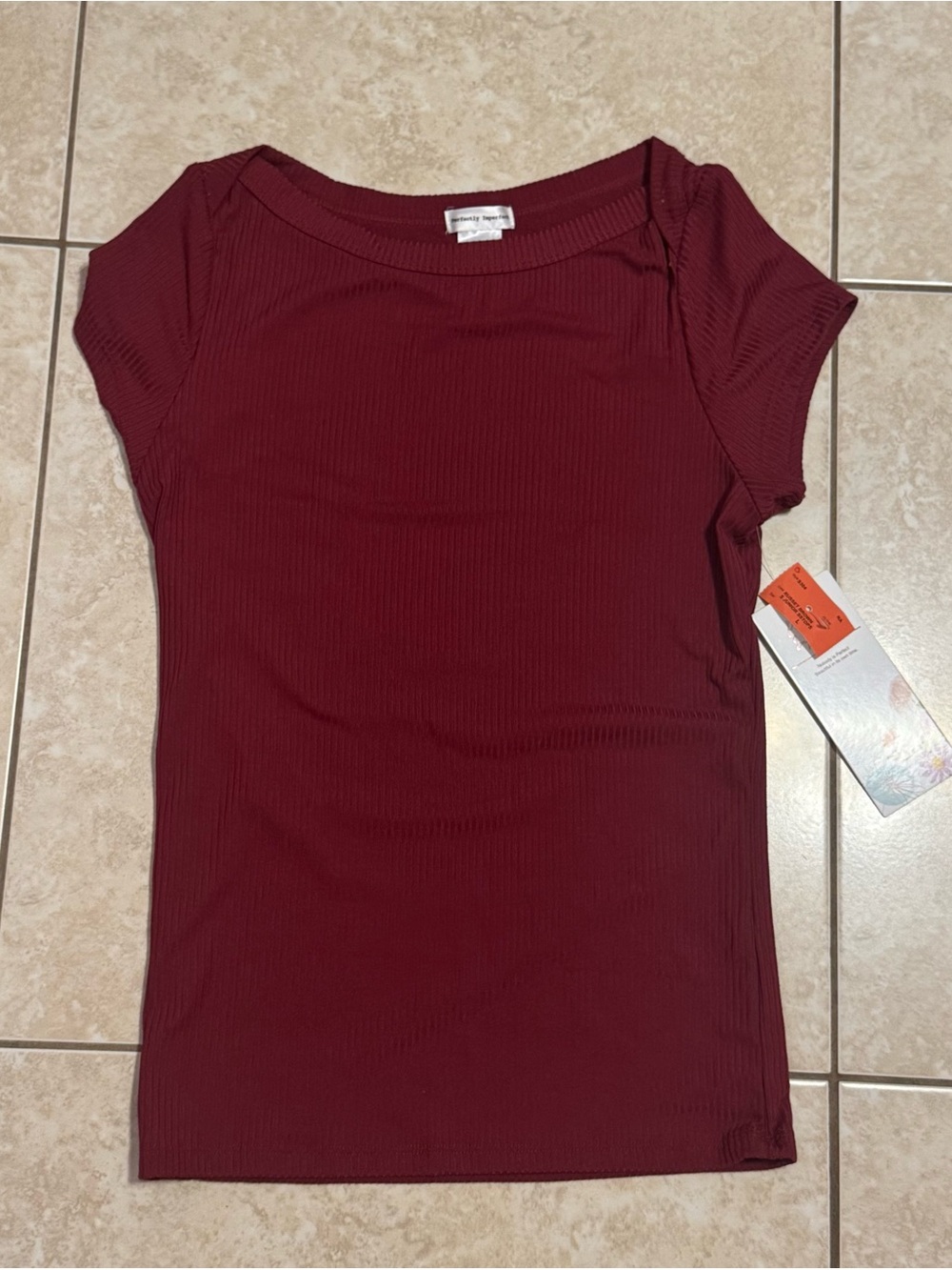 Women’s Ribbed Short Sleeve Tee in Burgundy